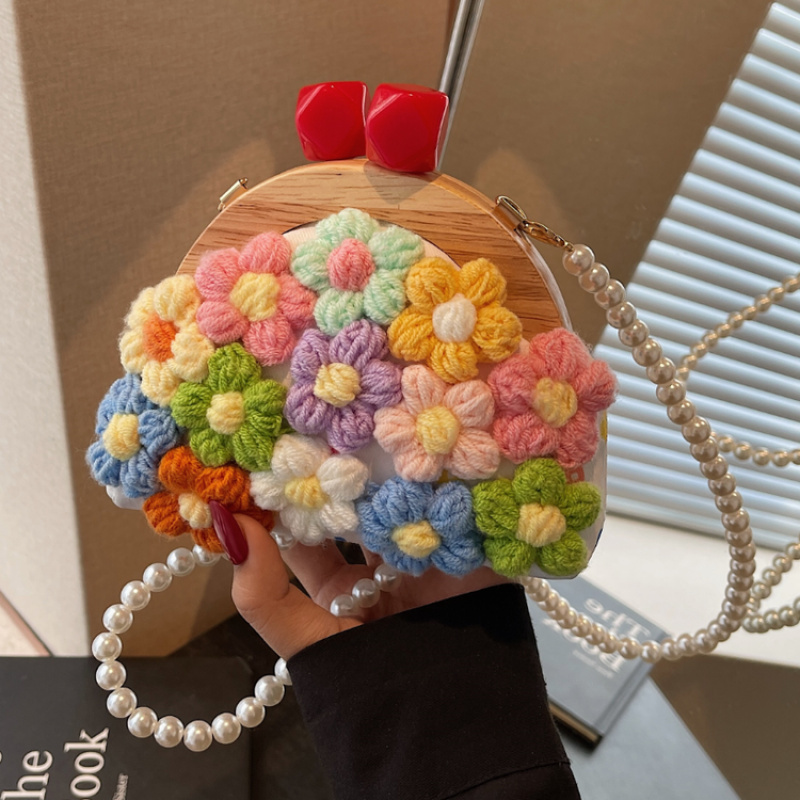 Women Bags Manufacturer - حقيبة كروس بودي محبوكة بزهرة 2025