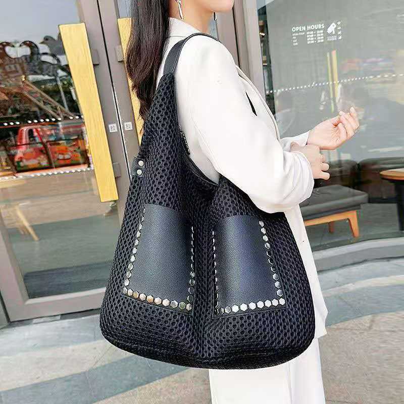 Women Bags Manufacturer - حقيبة نسائية عصرية فريدة من نوعها