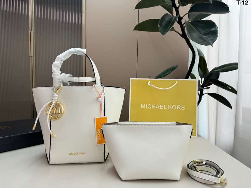 مايكل كورس/مايكل كورس MK 2026  - مراجعة Women Bags Mk وسعره